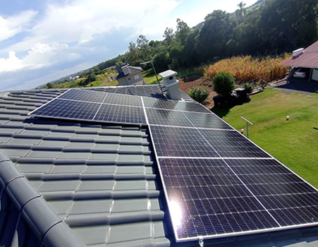 Sistema fotovoltaico solar no telhado do Brasil