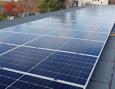 Instalação de painéis solares de 50 kW no telhado da Suécia pela Amosolar